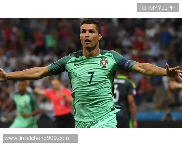 当今足球巨星争锋：梅西、C罗、哈兰德与姆巴佩的时代较量与未来展望